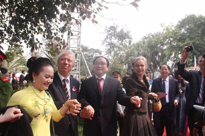 Trực tuyến: Lễ khai mạc kết th&uacute;c, du kh&aacute;ch bắt đầu được v&agrave;o thăm vườn hồng