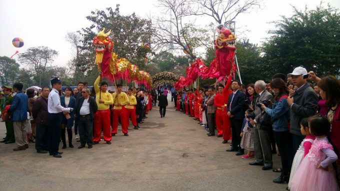 Trực tuyến: Lễ khai mạc kết th&uacute;c, du kh&aacute;ch bắt đầu được v&agrave;o thăm vườn hồng