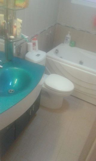 Nội thất nahf tắm đầy đủ v&agrave; đồ cao cấp.