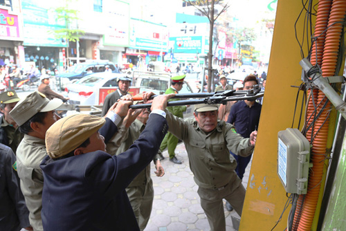 Lực lượng chức năng dẹp trật tự vỉa h&egrave;. Ảnh minh họa:&nbsp;Phạm Dự