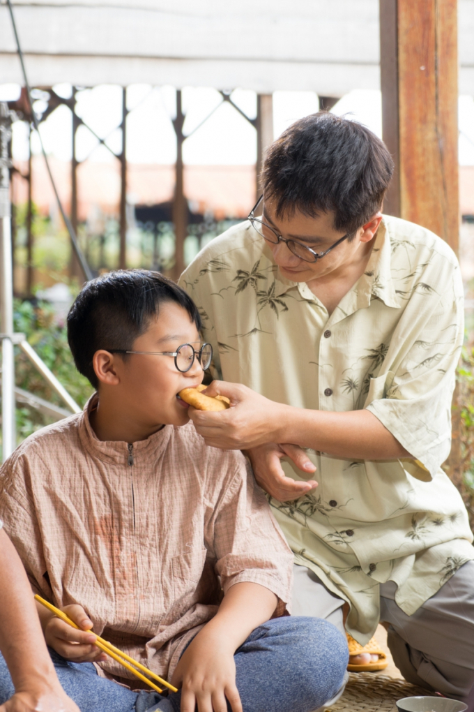 T&ecirc; Gi&aacute;c đi ba miền đất nước để đ&oacute;ng MV c&ugrave;ng bố Ho&agrave;ng B&aacute;ch