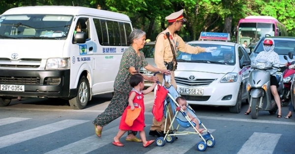 Xây dựng phong cách người Công an nhân dân "bản lĩnh, nhân văn, vì nhân dân phục vụ"