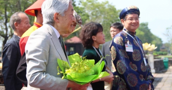 Nhật hoàng và Hoàng hậu thưởng thức Nhã nhạc cung đình