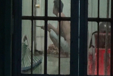 An Giang: Bắt giữ kẻ ngáo đá, đập phá tài sản, cố thủ trong nhà