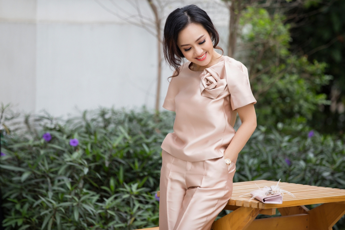 Diện đồ đẹp duy&ecirc;n d&aacute;ng v&agrave; đầy l&ocirc;i cuốn như BTV Ho&agrave;i Anh nh&acirc;n ng&agrave;y 8/3