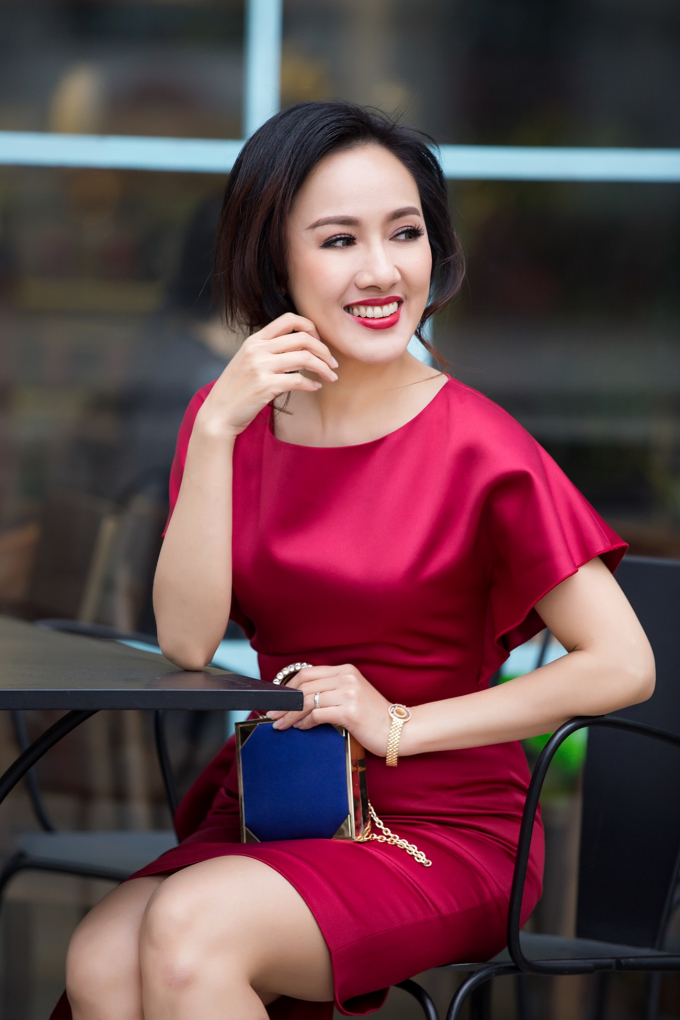 Diện đồ đẹp duy&ecirc;n d&aacute;ng v&agrave; đầy l&ocirc;i cuốn như BTV Ho&agrave;i Anh nh&acirc;n ng&agrave;y 8/3