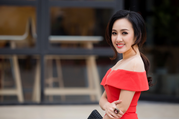 Diện đồ đẹp duy&ecirc;n d&aacute;ng v&agrave; đầy l&ocirc;i cuốn như BTV Ho&agrave;i Anh nh&acirc;n ng&agrave;y 8/3