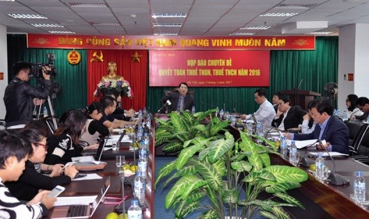 To&agrave;n cảnh buổi họp b&aacute;o.
