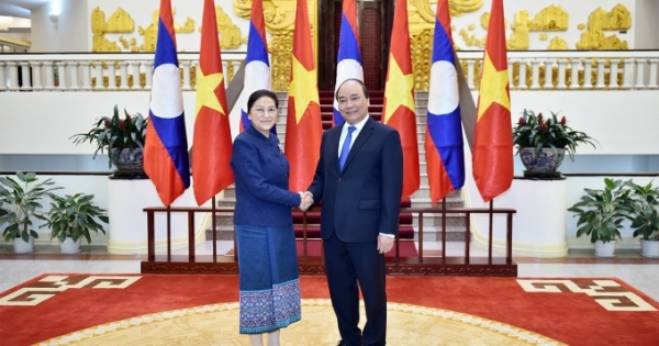 Thủ tướng Nguyễn Xuân Phúc tiếp Chủ tịch Quốc hội Lào