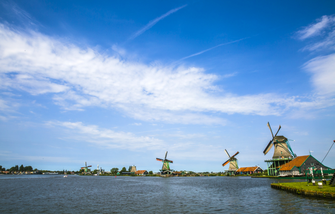 S&ocirc;ng Zaans Schans nơi đ&acirc;y từng l&agrave; nơi xuất ph&aacute;t của những chiến hạm đến những đại dương xa.