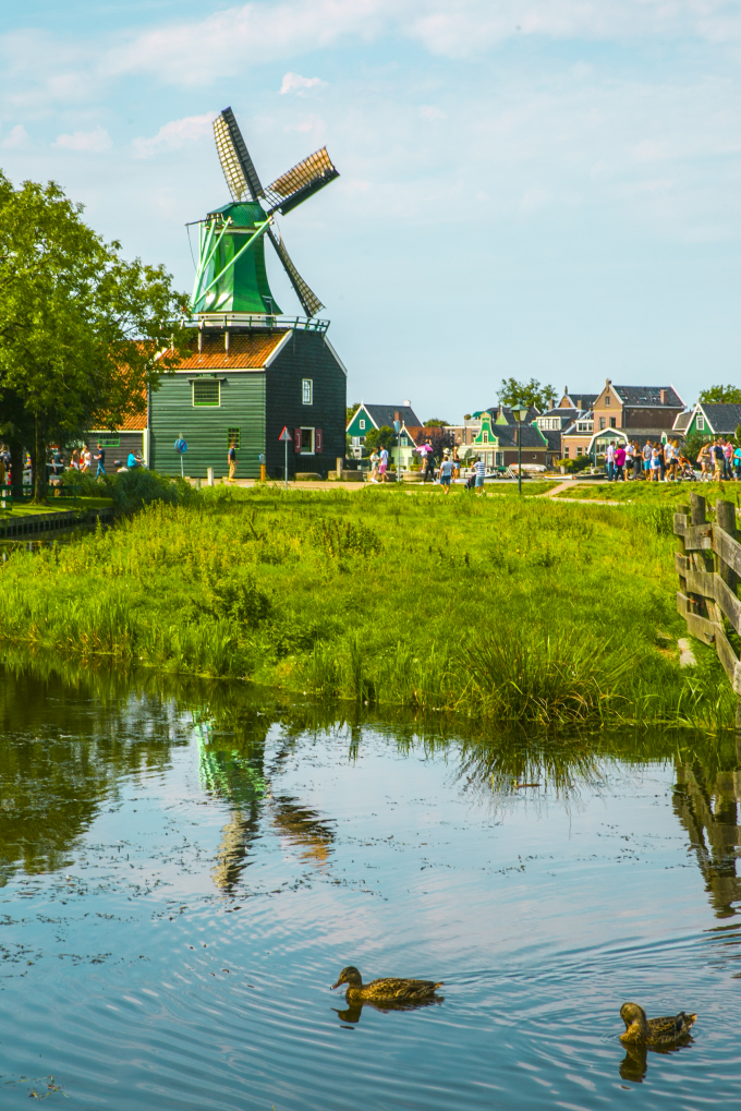 B&igrave;nh y&ecirc;n Zaans Schans.