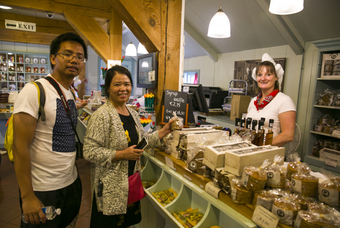 Cửa h&agrave;ng b&aacute;n pho m&aacute;t, sản phẩm nổi tiếng thế giới của Zaans Shans.