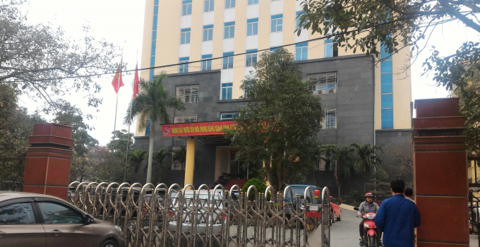 Sở TN&amp;amp;amp;MT Thanh H&oacute;a đ&atilde; ra quyết định tạm đ&igrave;nh chỉ b&agrave; Nguyễn Thị Vy v&agrave; một l&aacute;i xe để l&agrave;m r&otilde; sự việc. (Ảnh: A.Thắng)