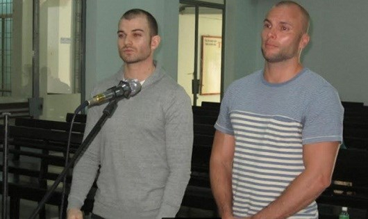 Bị c&aacute;o Joel David Richards v&agrave; Rudy Manoel Daas.