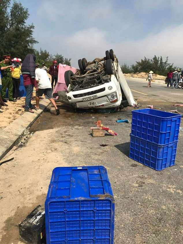 Hiện trường vụ tai nạn. Ảnh: Phước Nguy&ecirc;n.