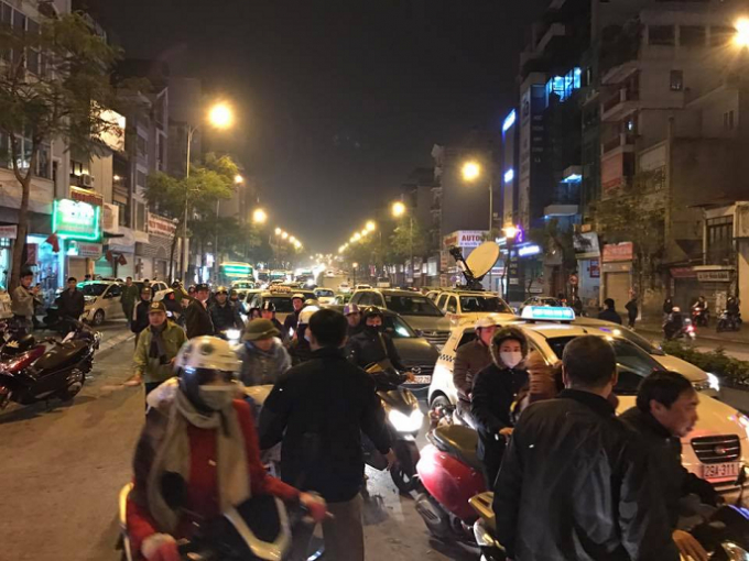 Vụ tai nạn khiến cho đoạn đường n&agrave;y bị &aacute;ch tắc cục bộ.