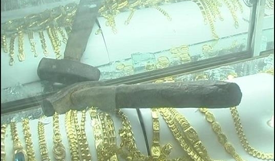 Hai tên cướp tiệm vàng sa lưới sau 5 năm lẩn trốn