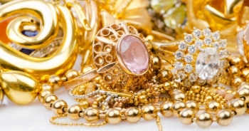 Giá vàng hôm nay 8/3: Giảm mạnh