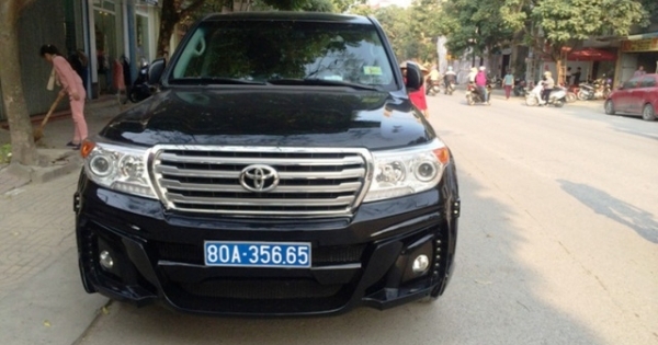 Ninh Bình: Nghi vấn 2 xe ô tô tiền tỷ không dán tem đăng kiểm, đeo biển giả