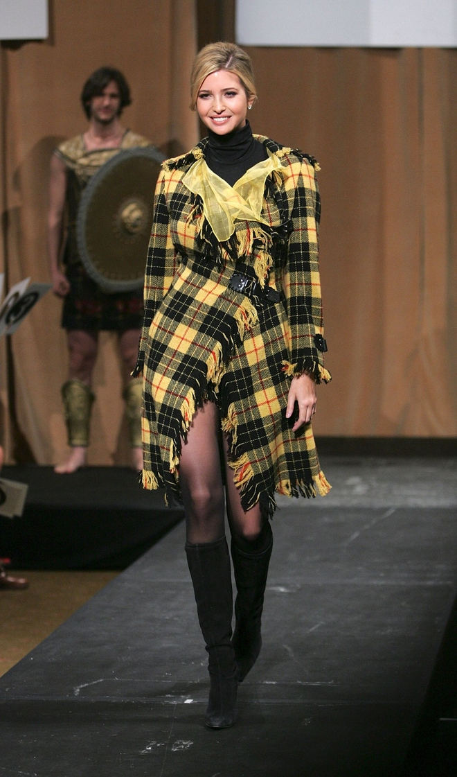 Ivanka biểu diễn thời trang kh&aacute; nhiều. Tuy nhi&ecirc;n, c&ocirc; cho biết đam m&ecirc; thực sự của m&igrave;nh l&agrave; với việc kinh doanh của gia đ&igrave;nh. C&ocirc; đi theo &ocirc;ng Trump đến mọi cuộc họp cổ đ&ocirc;ng v&agrave; đ&agrave;m ph&aacute;n l&agrave;m ăn. Tuy nhi&ecirc;n, đến năm 2005, c&ocirc; mới ch&iacute;nh thức l&agrave;m việc cho cha m&igrave;nh.