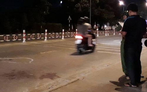 Hơn 40 thanh niên chém nhau loạn xạ trên phố