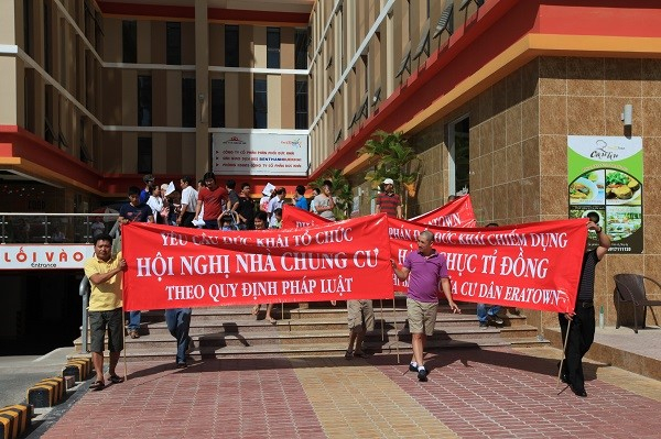 Việc biểu t&igrave;nh phản đối Chủ đầu tư trong khi ph&aacute;p l&yacute; r&otilde; r&agrave;ng khiến người thiệt th&ograve;i l&agrave; c&aacute;c cư d&acirc;n bởi gi&aacute; nh&agrave; sẽ giảm.