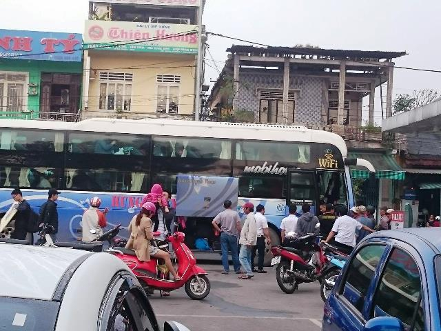 Cơ quan chức năng c&oacute; thể &ldquo;phạt nguội&rdquo; nếu nh&agrave; xe Hưng Th&agrave;nh đậu đỗ v&agrave; trả kh&aacute;ch ngay trong bến...