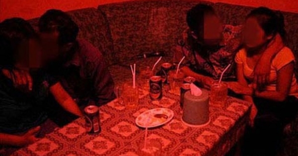 Đang hát karaoke, mò sang xâm hại bé 8 tuổi con chủ nhà