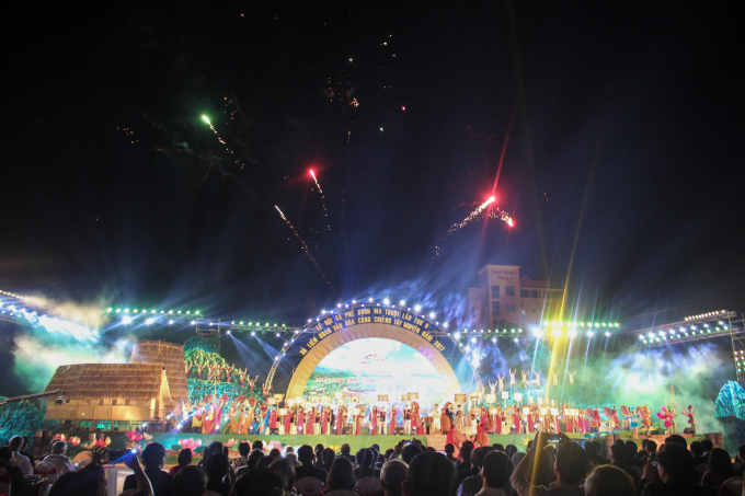 &nbsp;Lễ khai mạc Lễ hội C&agrave; ph&ecirc; Bu&ocirc;n Ma Thuột lần thứ 6 v&agrave; Li&ecirc;n hoan Văn h&oacute;a Cồng chi&ecirc;ng T&acirc;y Nguy&ecirc;n năm 2017.