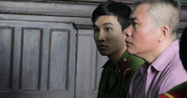 Việt kiều Mỹ vận chuyển ma túy để trả nợ tiền thua bạc