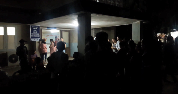 Rất đ&ocirc;ng người c&oacute; mặt ở ph&ograve;ng cấp cứu nhi bệnh vi&ecirc;n Đa khoa B&igrave;nh Dương.