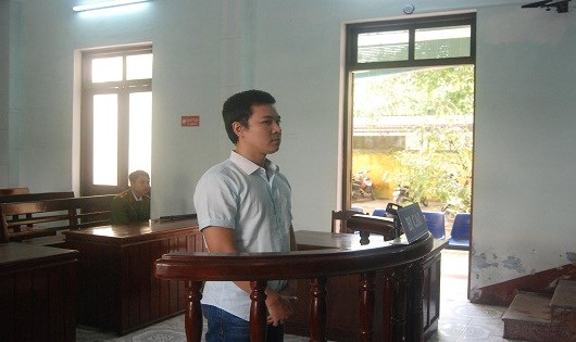 Bị c&aacute;o Đức trước v&agrave;nh m&oacute;ng ngựa