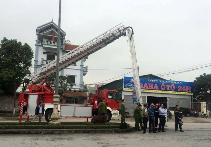 Lực lượng chức năng đ&atilde; nhanh ch&oacute;ng đến hiện trường để xử l&yacute; vụ việc.