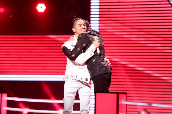 V&ograve;ng đối đầu Giọng h&aacute;t Việt: Đ&ocirc;ng Nhi ph&aacute;t