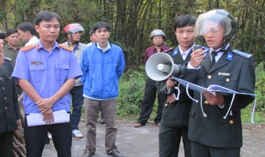 Cưỡng chế thi h&agrave;nh &aacute;n. (Ảnh minh họa)