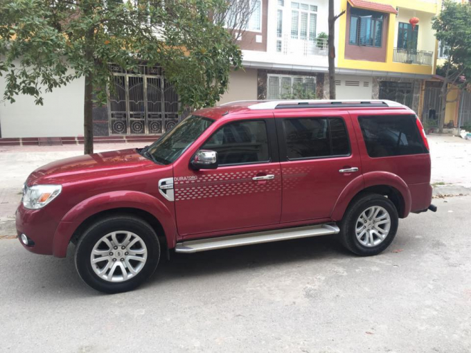 Xe thuộc đời cuối c&ugrave;ng của d&ograve;ng xe Ford Everest Limited n&ecirc;n c&oacute; h&agrave;nh tr&igrave;nh điều khiển tự động.