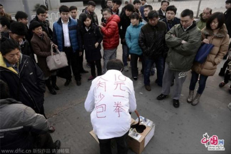 4 c&acirc;u chuyện rung động t&acirc;m can về sự hy sinh của cha mẹ