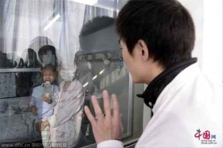 4 c&acirc;u chuyện rung động t&acirc;m can về sự hy sinh của cha mẹ