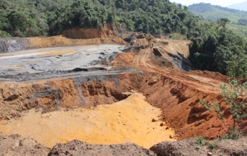 Công an điều tra sự cố vỡ bể chứa thải quặng ở Nghệ An