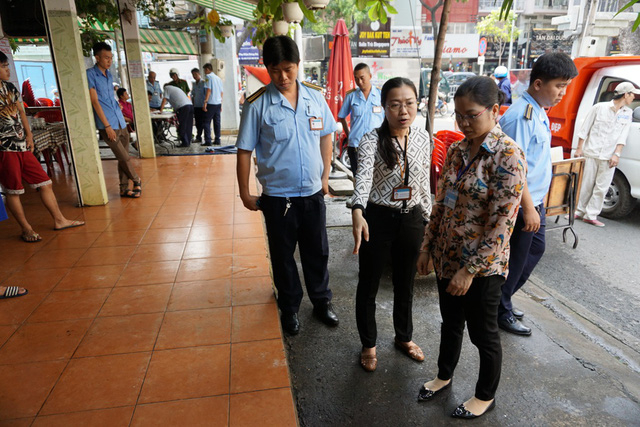 TPHCM: Nhiều l&atilde;nh đạo quận, huyện tiếp tục xuống đường &ldquo;đ&ograve;i&rdquo; lại vỉa h&egrave;