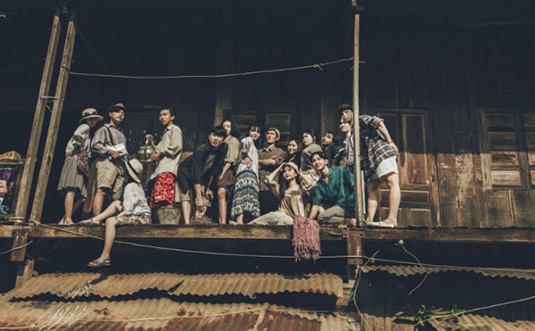 Bộ ảnh mang đậm chất Vintage của c&aacute;c bạn học sinh Trường THPT Hồng Đức đang nhận được sự quan t&acirc;m rất lớn từ cộng đồng mạng.