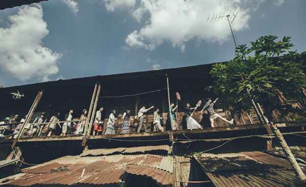 Tụi em đ&atilde; chuẩn bị rất kỳ c&ocirc;ng v&igrave; muốn c&oacute; những g&oacute;c chụp hay ho nhất. Tất cả c&oacute; 17 th&agrave;nh vi&ecirc;n l&agrave; 17 bộ đồ ho&agrave;n to&agrave;n kh&aacute;c nhau n&ecirc;n phải ph&acirc;n việc đều, từ t&igrave;m địa điểm đến từng phụ kiện v&agrave; cả những thứ để dựng cảnh