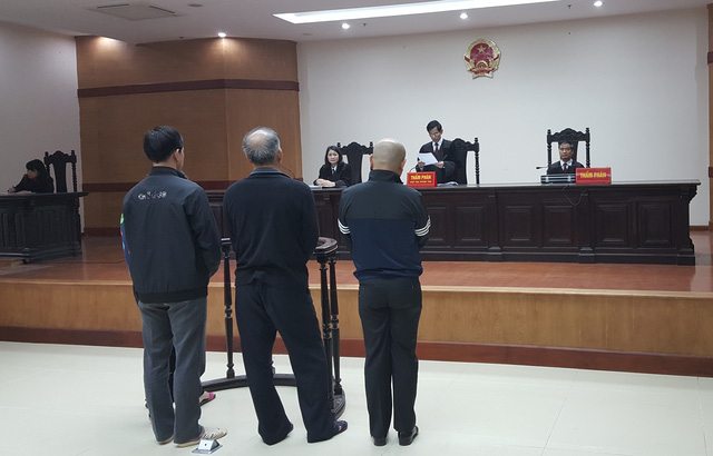 Thẩm ph&aacute;n, Chủ toạ phi&ecirc;n to&agrave; Nguyễn Văn Sơn c&ocirc;ng bố quyết định khởi tố vụ &aacute;n h&igrave;nh sự đối với Trịnh Xu&acirc;n Thanh v&agrave; đồng bọn để điều tra về tội Tham &ocirc; t&agrave;i sản. (Ảnh: Thế Kha)