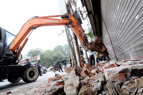 Bộ quy tắc ứng xử nơi c&ocirc;ng cộng của H&agrave; Nội khuyến c&aacute;o người d&acirc;n kh&ocirc;ng lấn chiếm vỉa h&egrave;. (Ảnh minh hoạ: B&aacute; Đ&ocirc;).