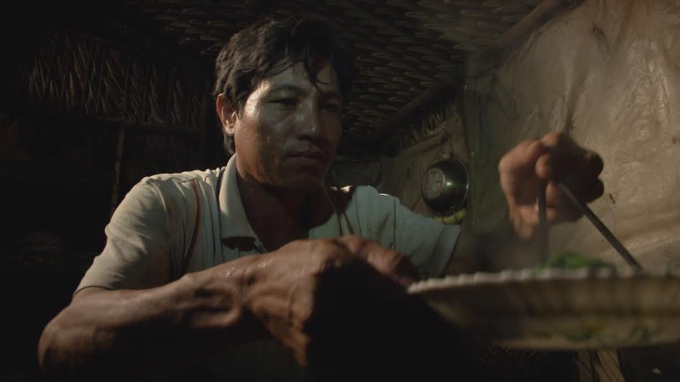 Anh l&agrave;m tất cả mọi việc m&agrave; kh&ocirc;ng quản ngại nặng nhọc, nắng mưa với hy vọng lo cho c&aacute;c con c&oacute; được một cuộc sống đủ đầy.