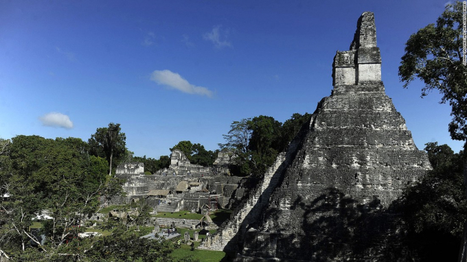 Nằm s&acirc;u trong những c&aacute;nh rừng gi&agrave; của Guatemala, Tikal l&agrave; th&agrave;nh tr&igrave; của người Maya phản &aacute;nh những th&agrave;nh tựu văn h&oacute;a hơn 1.000 năm trước t&iacute;nh từ năm 600 TCN.