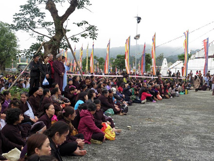 Khai mở bức tranh th&ecirc;u Phật Quan &acirc;m kỷ lục lớn nhất Việt Nam