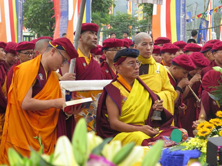 Khai mở bức tranh th&ecirc;u Phật Quan &acirc;m kỷ lục lớn nhất Việt Nam