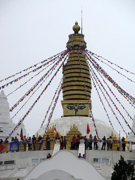 Trong dịp lễ hội k&eacute;o d&agrave;i đến cuối tuần, h&agrave;ng loạt nghi lễ t&acirc;m linh theo truyền thống Phật gi&aacute;o Kim Cương thừa sẽ diễn ra, như: Đại lễ Cầu an, Đại lễ Qu&aacute;n đỉnh (nghi lễ hướng dẫn v&agrave; cho ph&eacute;p tu tập) chư Phật Bản t&ocirc;n Quan &Acirc;m, Ngũ Bộ T&agrave;i Bảo Thi&ecirc;n, Đại lễ An vị T&ocirc;n tượng B&aacute;o th&acirc;n Phật Th&iacute;ch Ca...