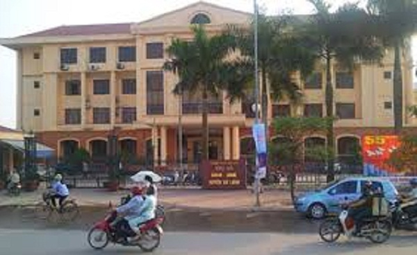 Cuộc họp hội đồng kỷ luật diễn ra tại trụ sở UBND quận Nam Từ Li&ecirc;m. Ảnh: Vietnamnet